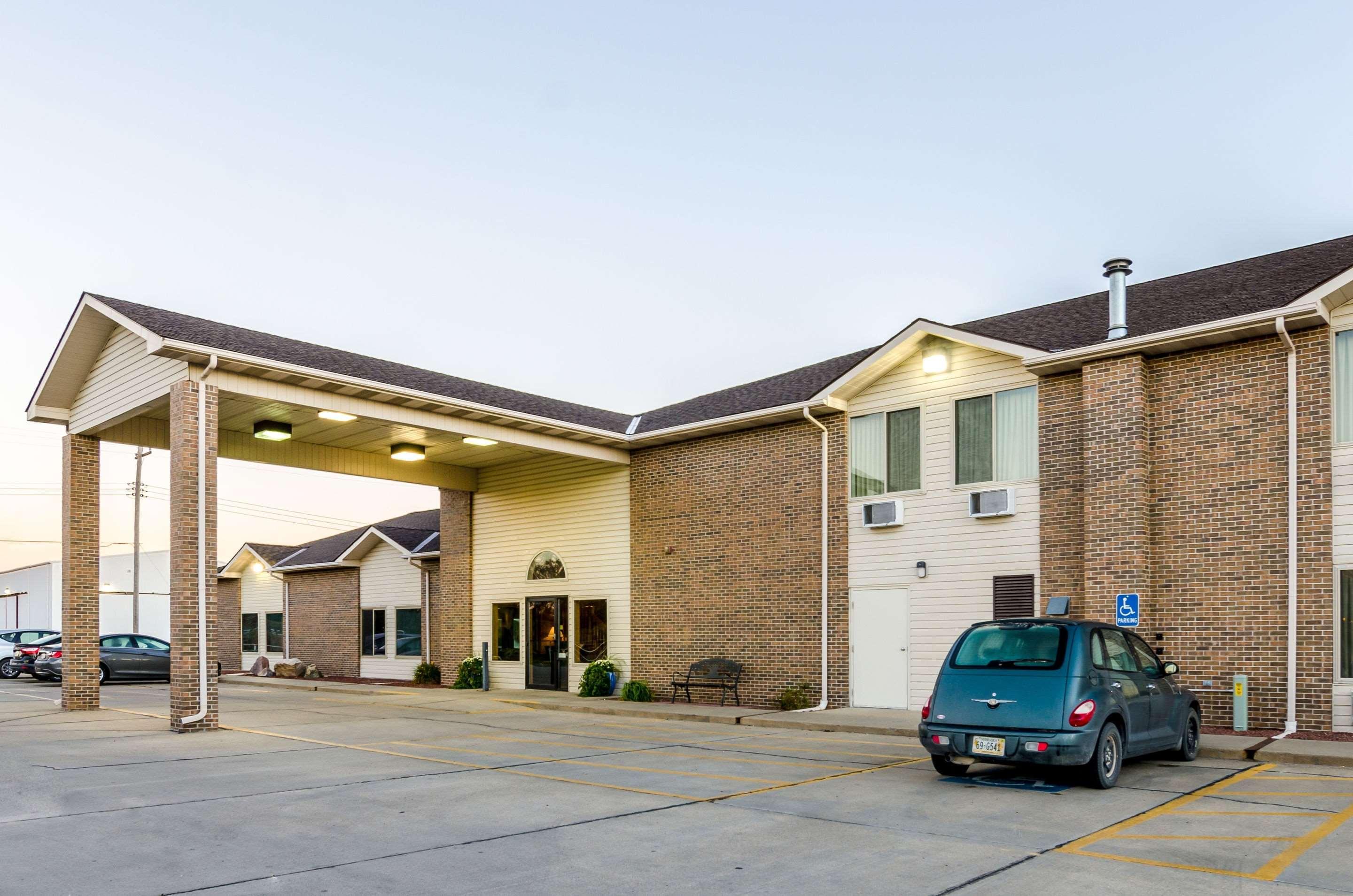 Rodeway Inn Ainsworth Exterior photo